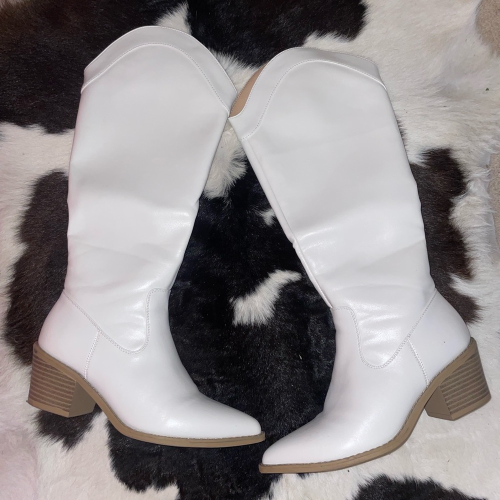 Dreamparis white cowgirl boots!Worn once.Great condition!Still has tissue inside
